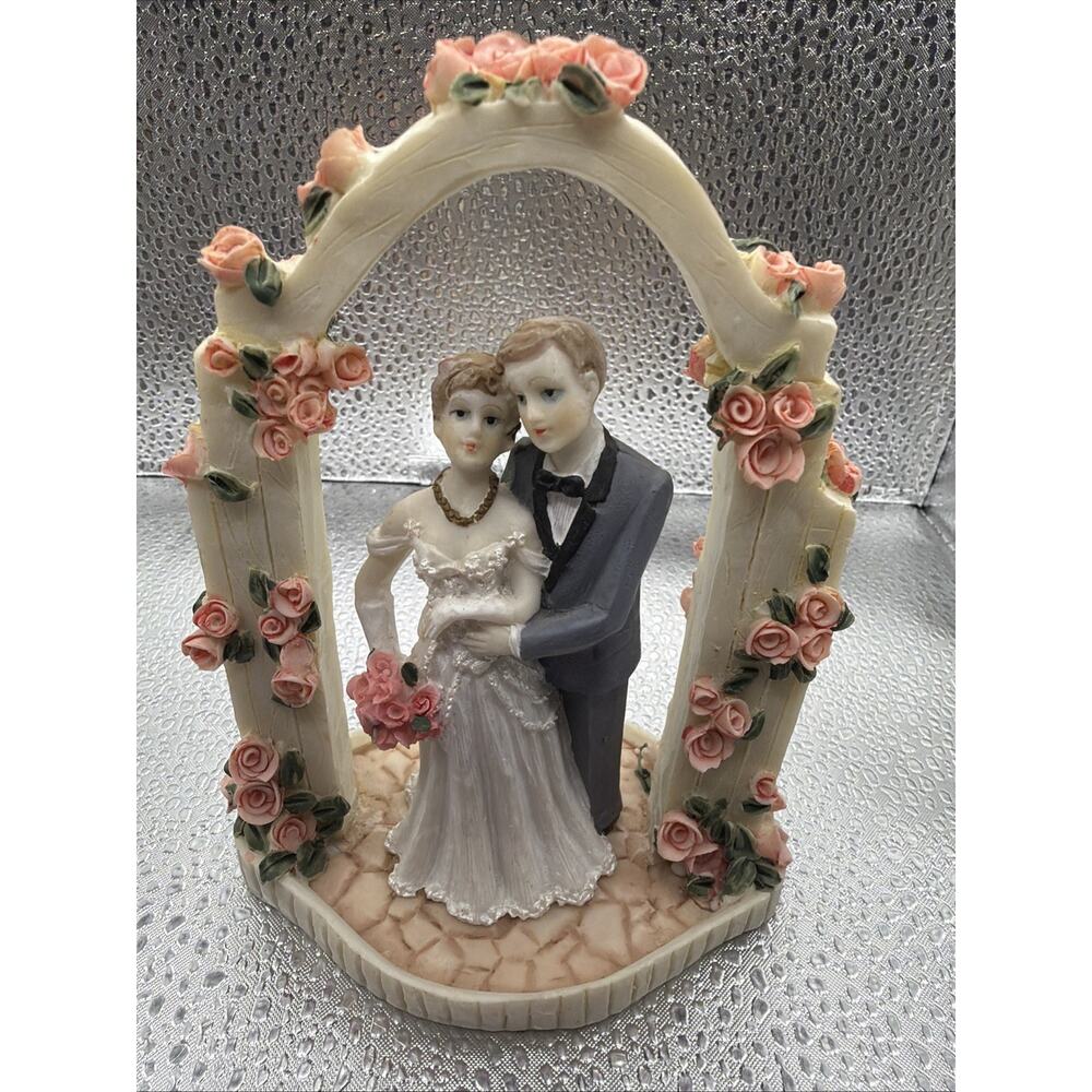Bride & Groom Figurine Under Arch Wedding Cake Topper
